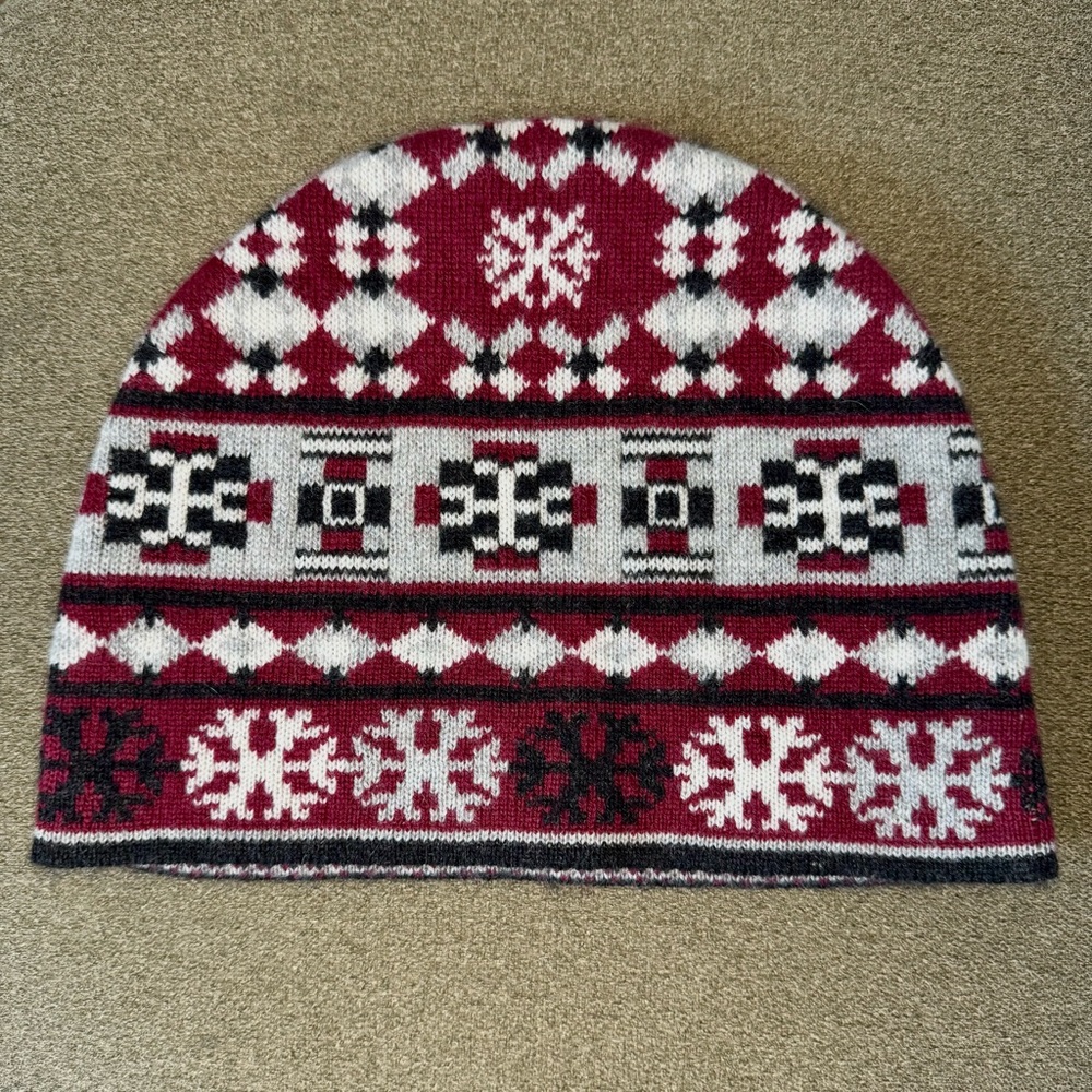 100% Cashmere Beanie - NWT | M | Nordic Motif Style Burgundy + Black Winter Hat